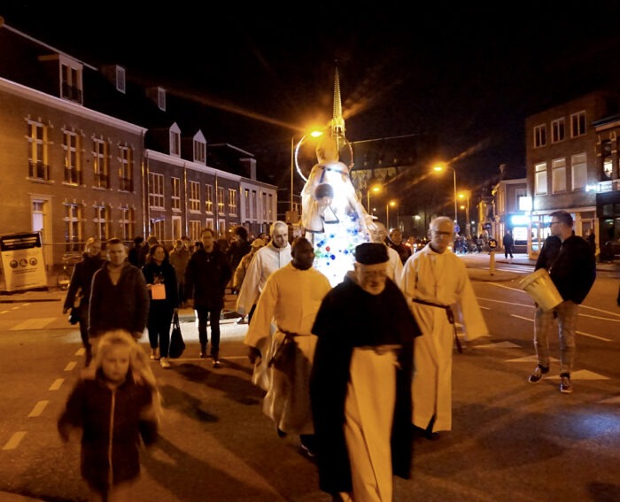 Klimaat Madonna - Processie Earth Hour