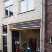 Gevelbord, gevelplaat en open, gesloten bordje ontworpen voor design winkel Bijzonder- Heden, Papenstraat in Zwolle 2017 Bijzonder-heden- gevelplaat ontwerp- marit otto