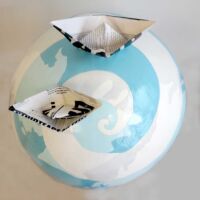 Is there life on Mars. Inflatable, gips, fondue onderstel, papieren bootjes en lakverf Is-there-life-on-mars-detail-reprise-2019-Marit-Otto