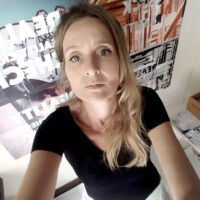 zelf-portret-in-atelier-marit-otto-beeldende-kunst