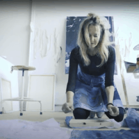 Screenshot ten behoeve van videoclip Hands van Morgendust- Raymond van Olphen Marit In haar atelier- by Raymond van Olphen- Hands